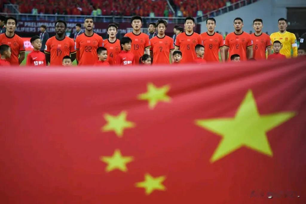 国足侥幸进入18强，参考国足与其他对手的交战记录，希望出现这样的分组:
  第一