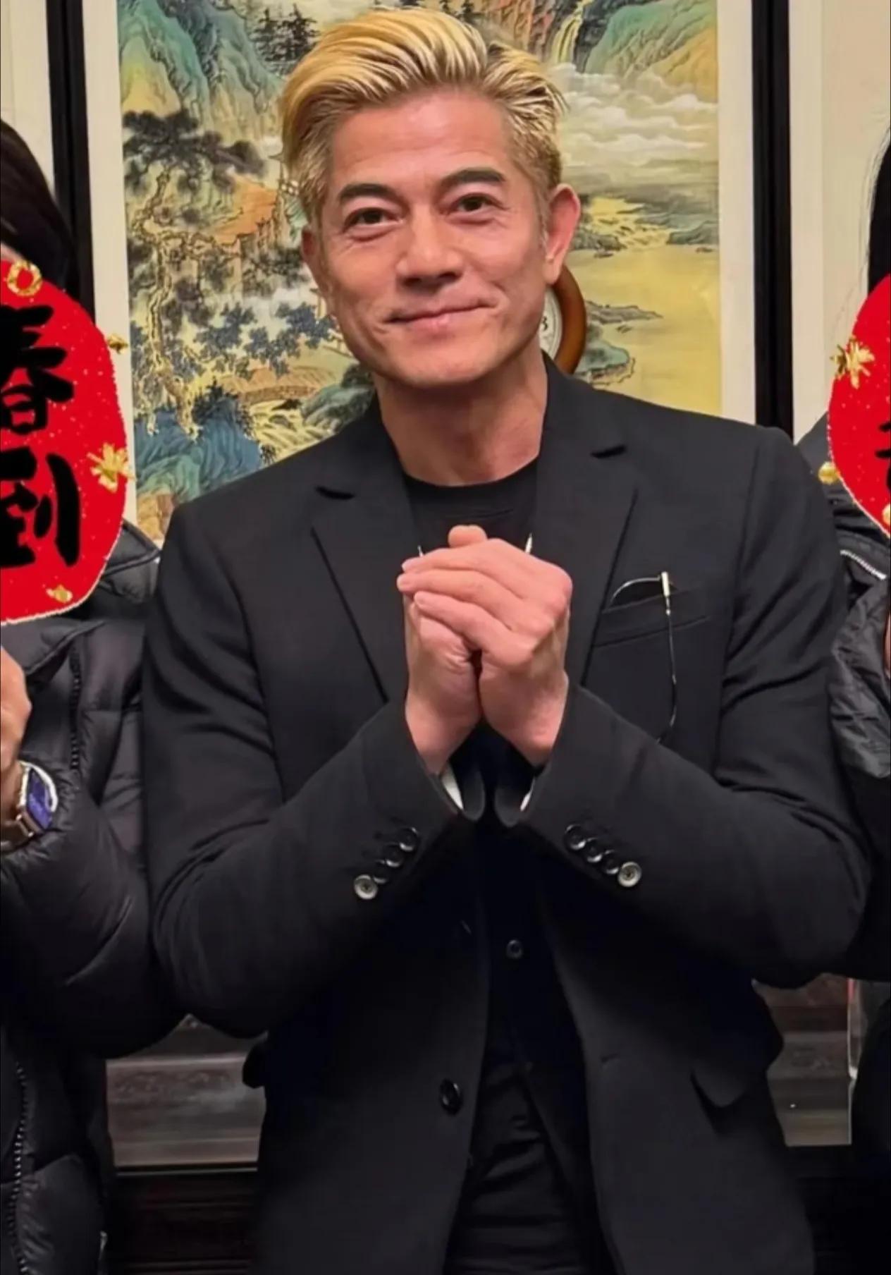 今年蛇年春节，郭富城陪着老婆方媛回到安徽老家拜年，给这个平常的小乡村带来了不小的