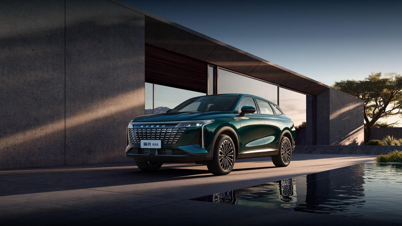 一、外观设计——各有千秋
星途凌云
星途凌云的外观设计大气稳重，展现出星途品牌的