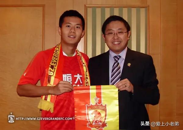 黄博文拒续约国安，转会恒大遭抨击，他不该被原谅吗？
2010年底，黄博文、徐云龙