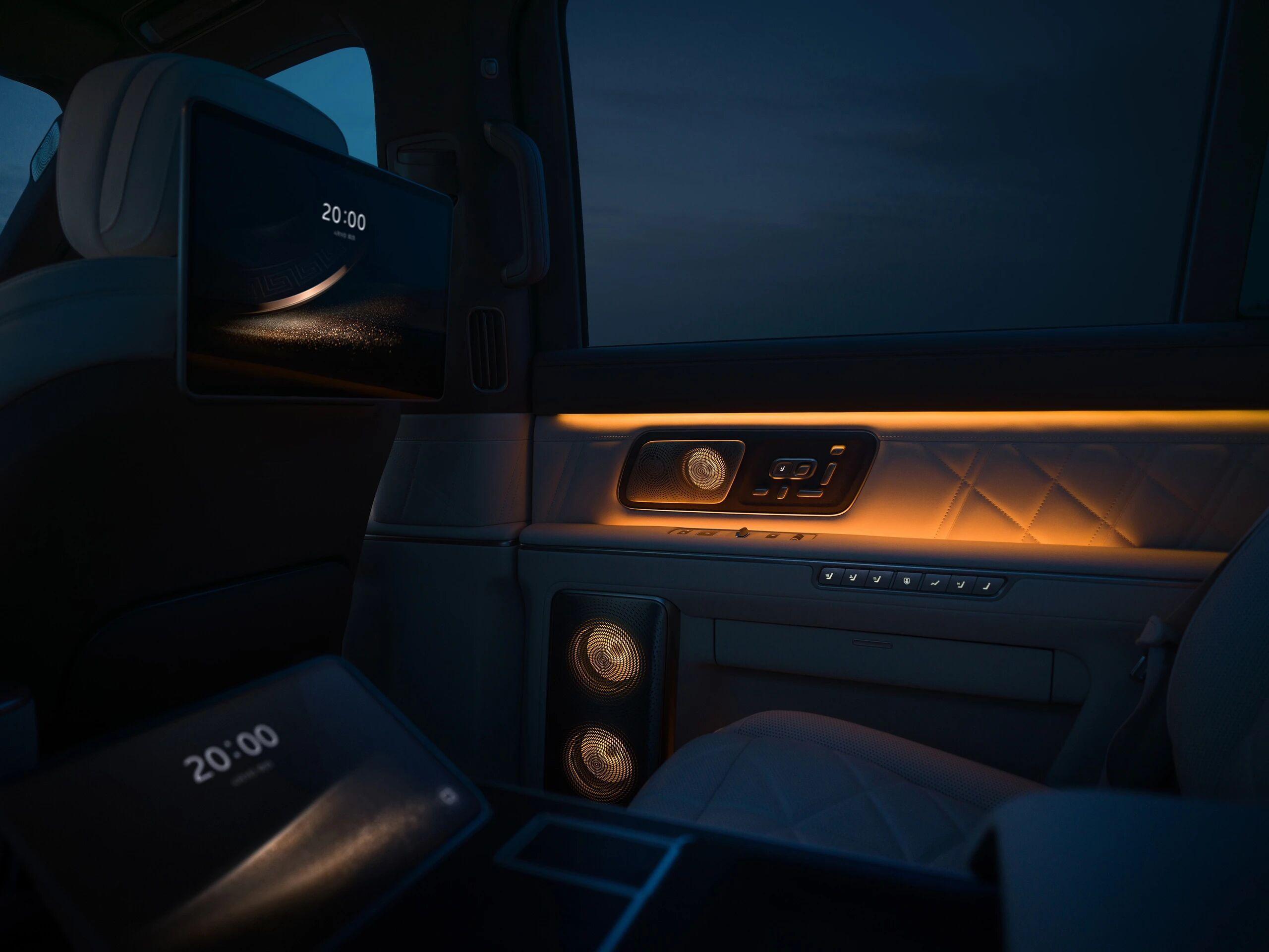 蔚来ES9于4月9日正式亮相并开启预售，定位全尺寸智能电动行政旗舰SUV，6月1