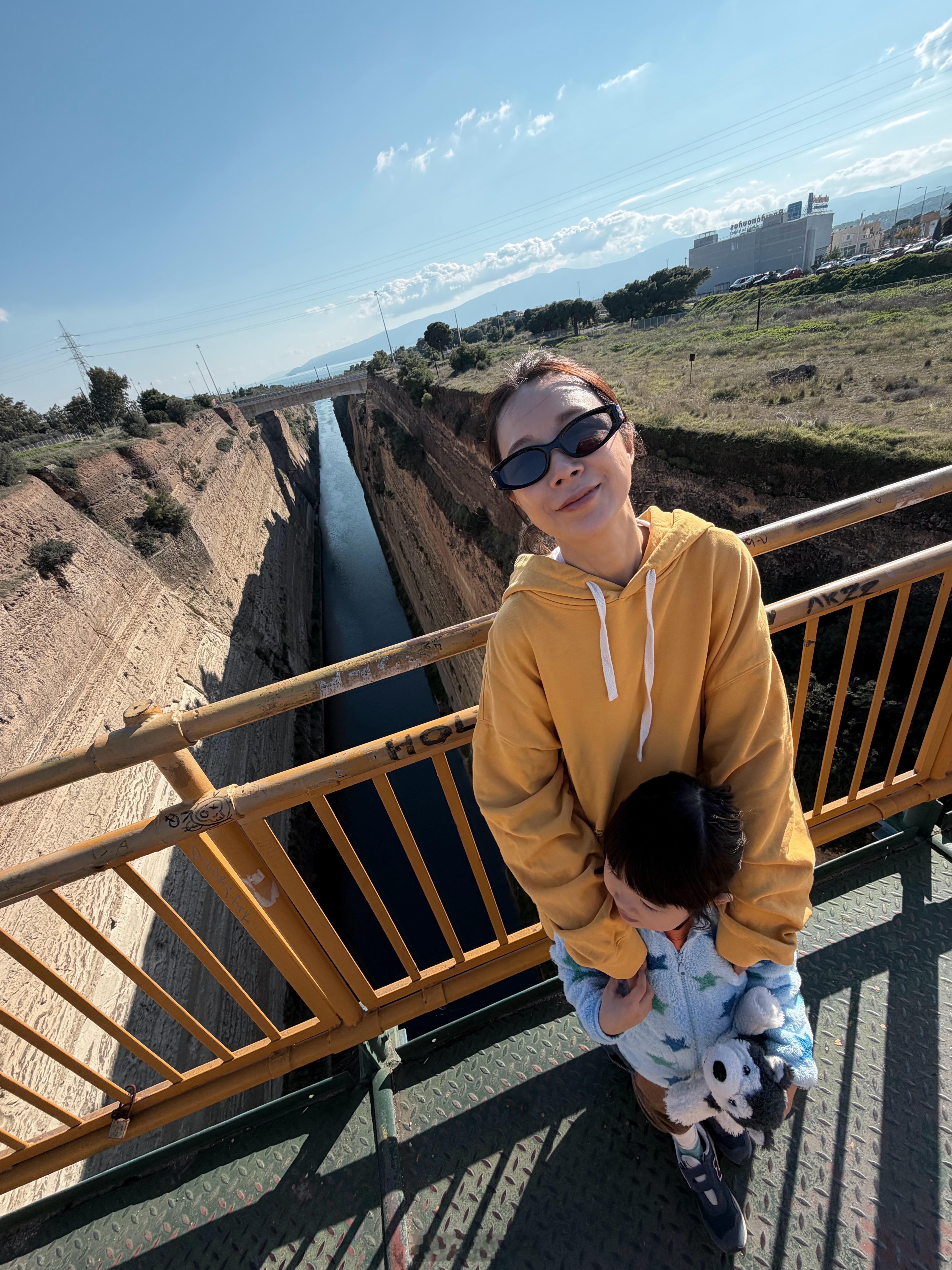 过了科林斯运河，和带着恩姐自驾欧洲的行程就接近尾声，在帕特雷港口坐货轮去威尼斯，