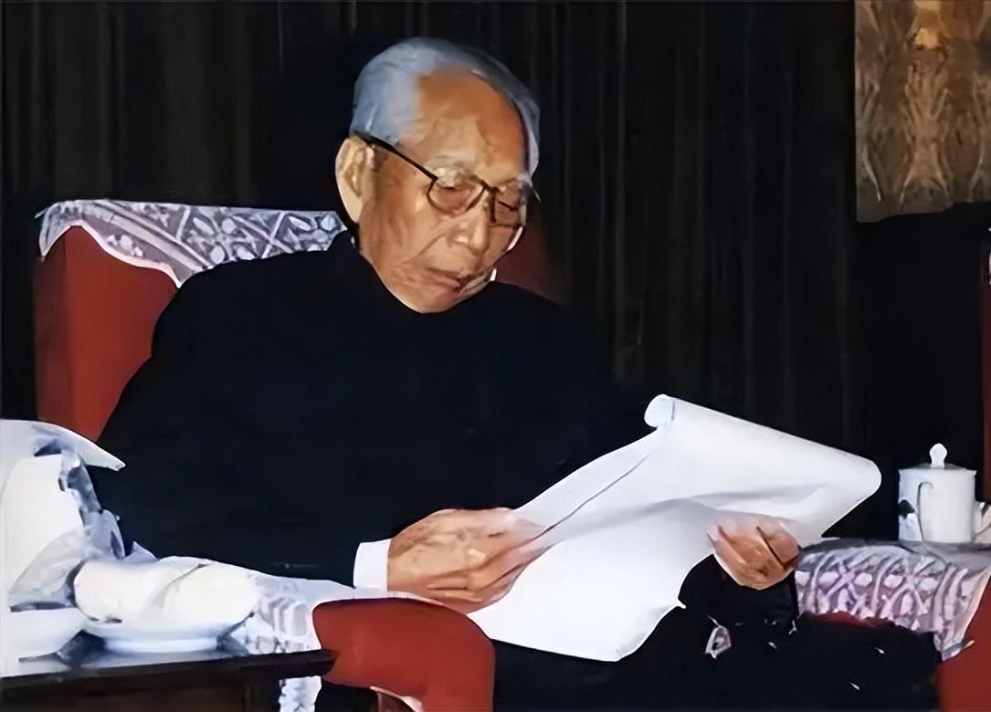 [微风]王震将军在他逝世前也感觉到世道不对了，向后人留下三句话：第一句是：“谁反