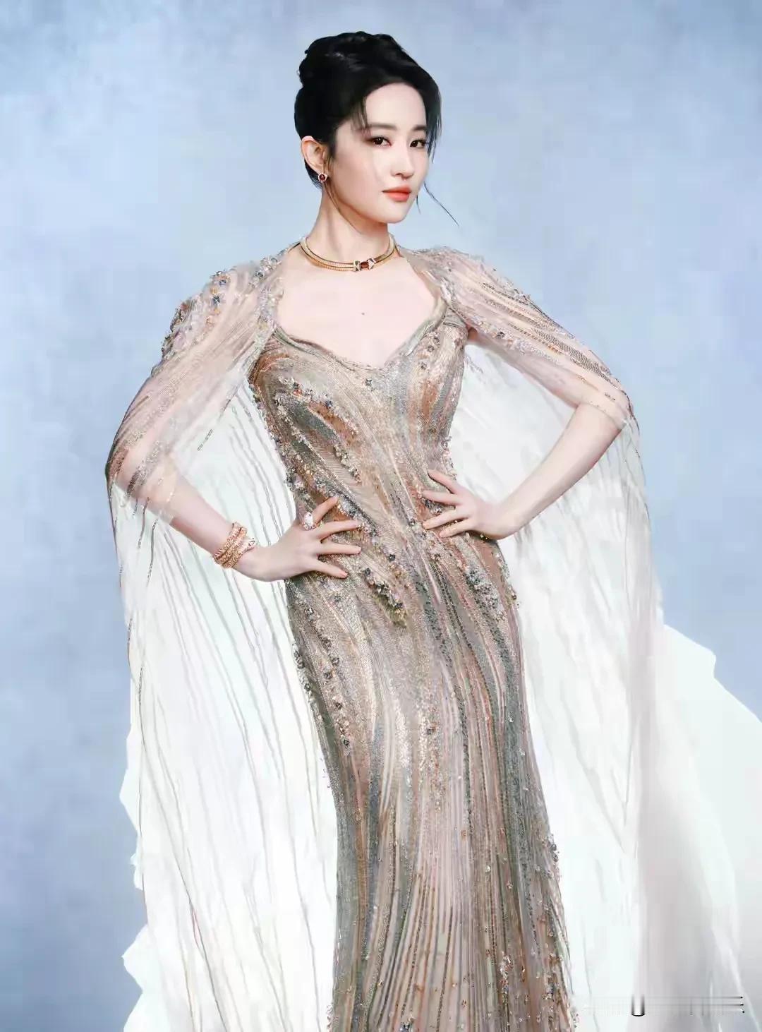 别人靠热搜续命，她靠懒得上热搜续命！刘亦菲这朵仙，在娱乐圈飘了20年，愣是没沾半