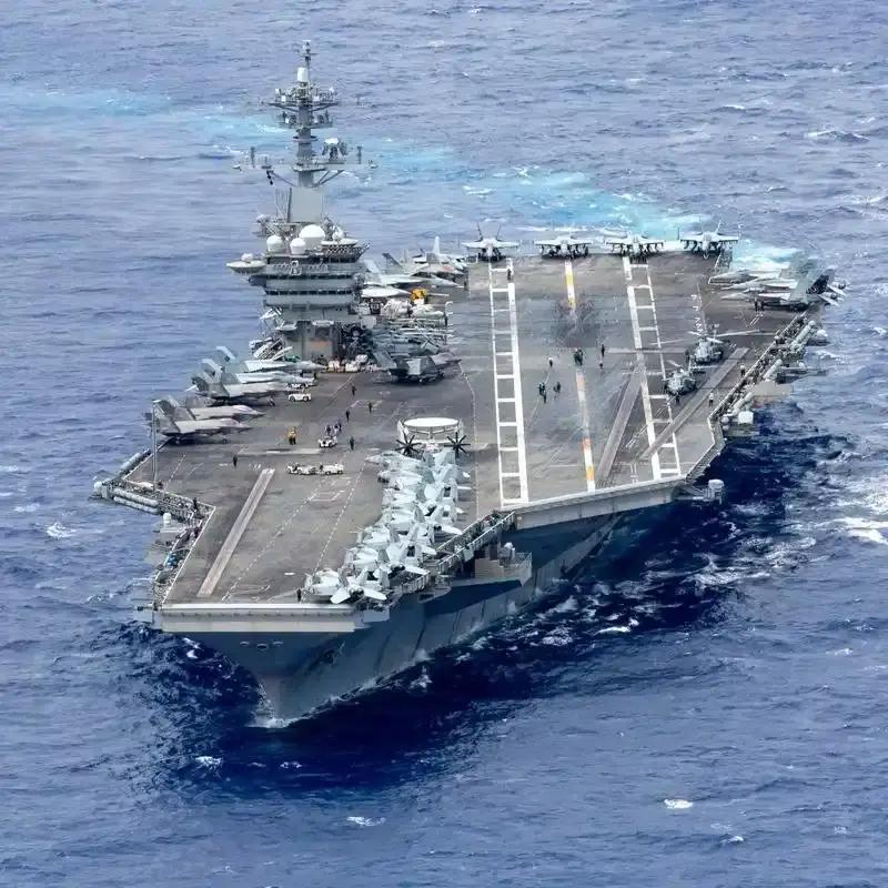 5000名美国大兵终于走出被困286天的“林肯”号航空母舰。

如果你看到这个镜
