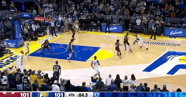 还得是你！西卡0.1秒绝杀公牛！
在今天NBA常规赛步行者对阵公牛的第四节比赛最