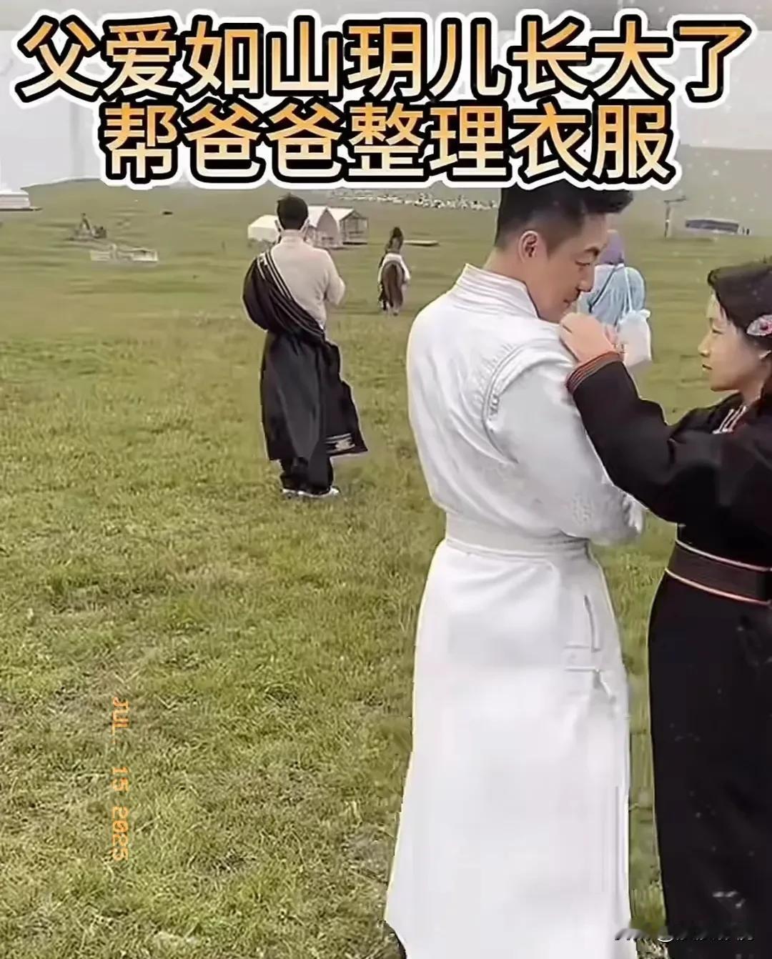 汪小菲带娃去草原，女儿帮他扣衣服的视频让网友感动，离婚七年后他现在过得怎么样
汪