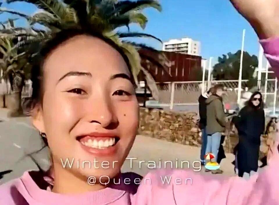 她能复出，别急着鼓掌。
伤过的手肘，比你想的更狡猾。
但这次，真不是喊着玩的。