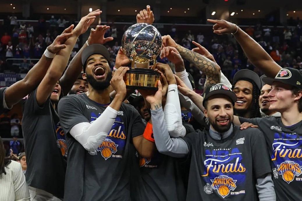 特朗普正在考虑前往麦迪逊广场花园观看NBA总决赛，观赏他的家乡球队尼克斯，这将使