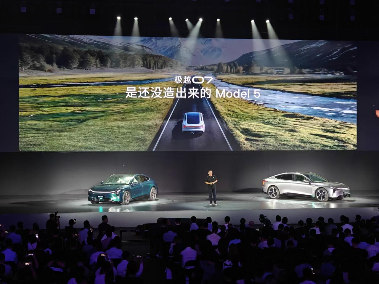 卷配置、卷安全、卷操控、卷智能，极越07终于来了。算上限时权益，19.99万元起