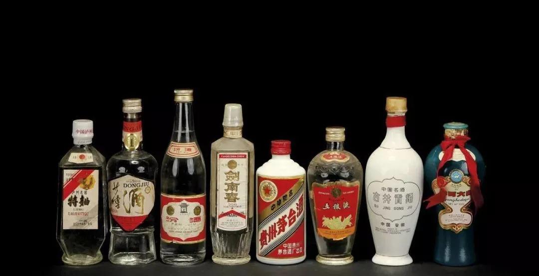 男人年过50要“戒酒”？行家：胡说！牢记这3点放心喝！

第一点：不喝散装酒

