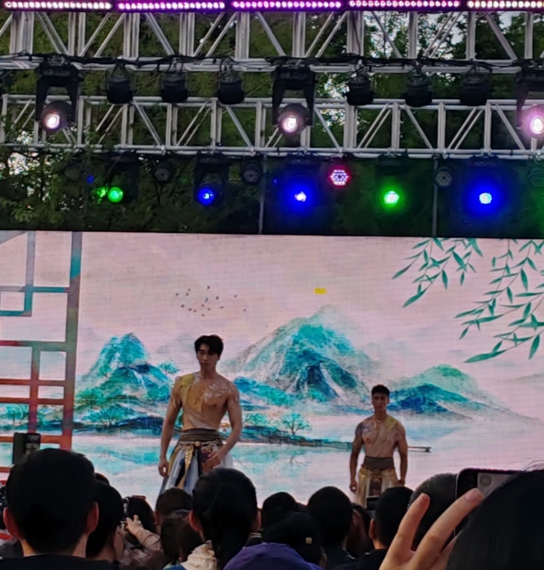 你有点会啊。 ​​​