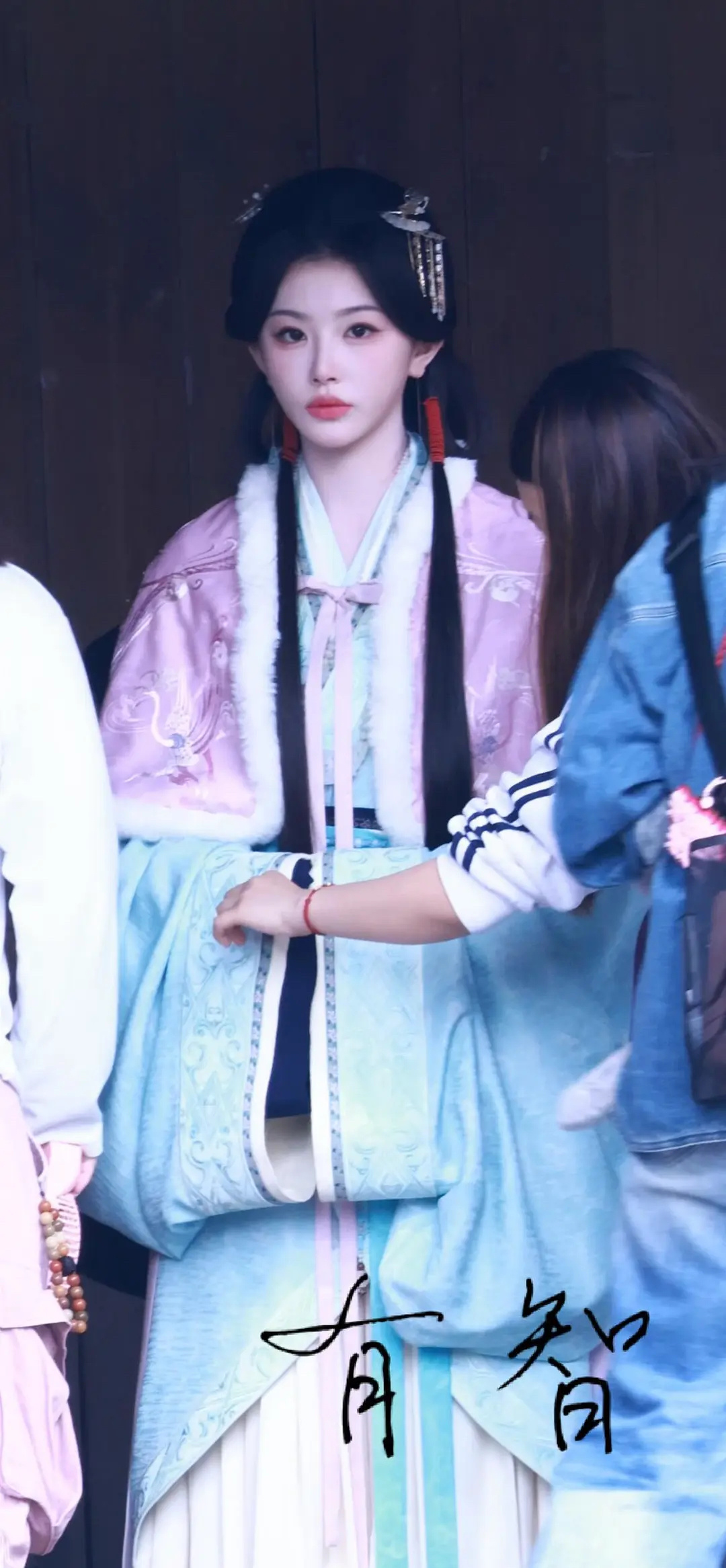 有网友说孔雪儿的幼态脸适合沈妙，大家觉得呢？ 