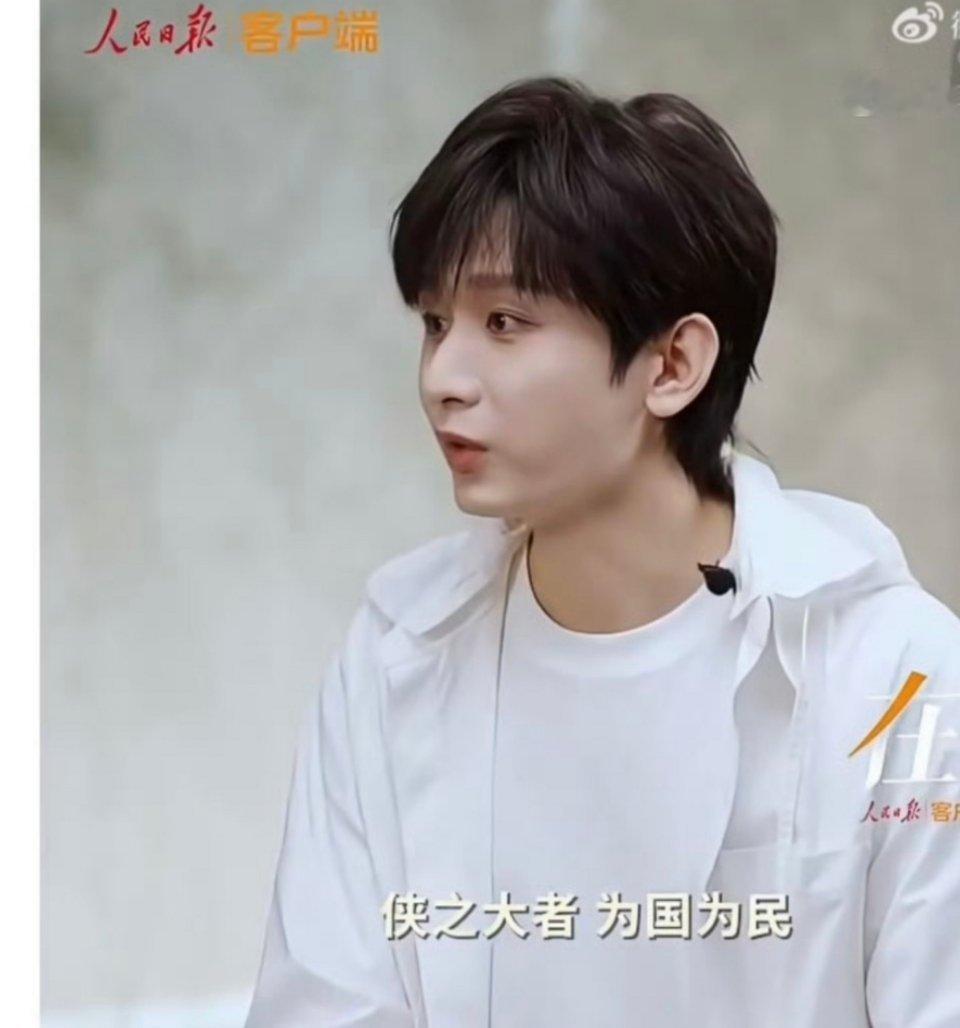 温瑞安:对对对，你会做人，演着我的角色，去致敬金庸的角色观众:对对对，你会做人，