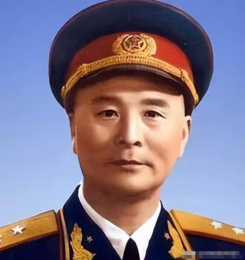 1936年，一位老大娘上山采野果。突然发现一大群苍蝇，在草丛上"嗡嗡嗡"盘旋，她