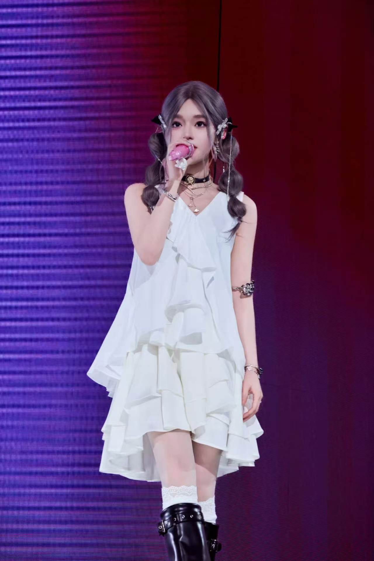 陈卓璇演唱会一半都是黄霄雲的魔星演唱会趣谈！陈卓璇的现场来了大批黄霄雲家魔星。感