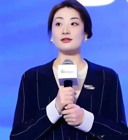 宗馥莉辞职是断舍离，是传承与创新的博弈。宗馥莉从娃哈哈的辞职，并非一次简单的权力