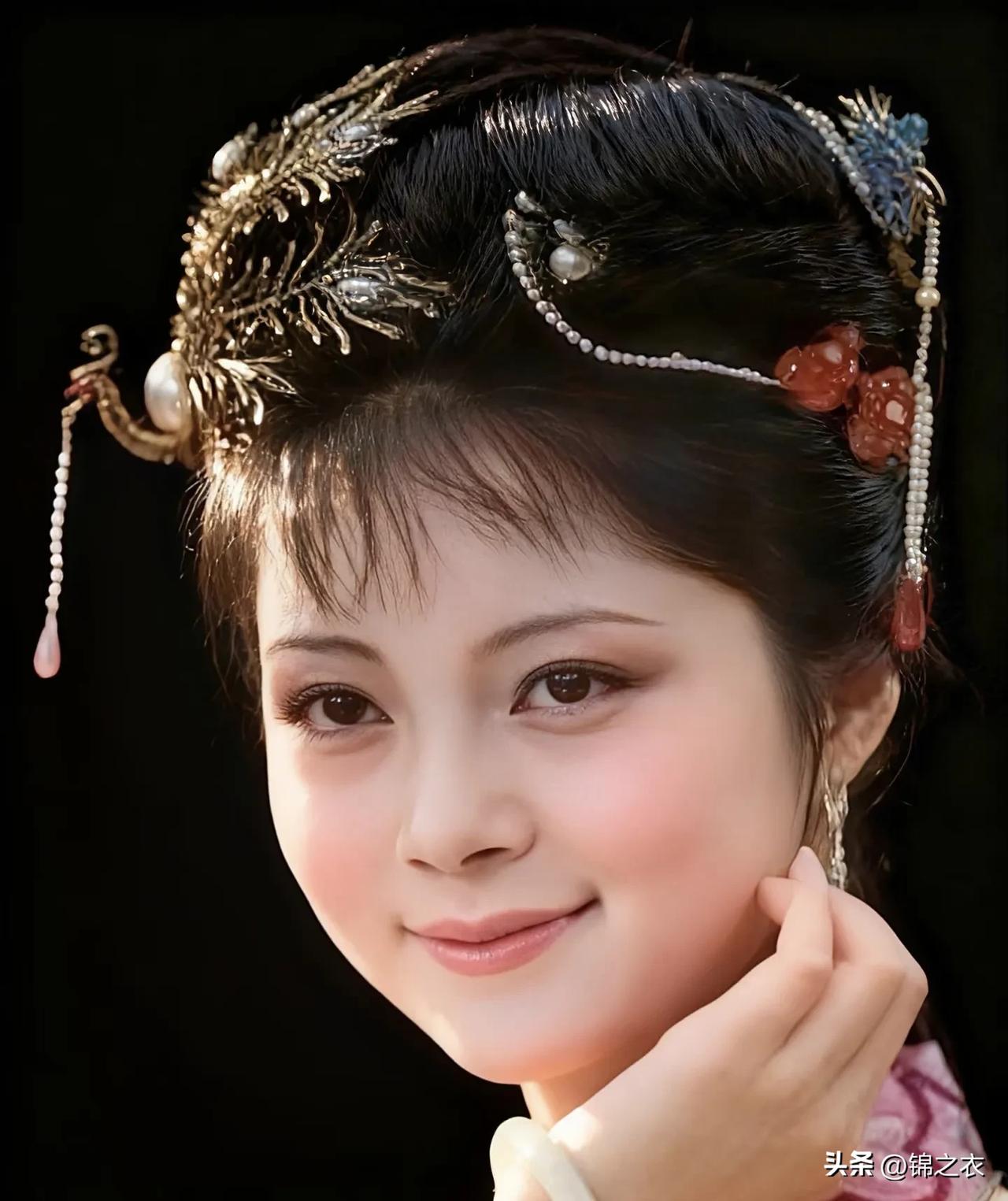 我也很喜欢宝姐姐，可是她这么优秀的一个美女，牺牲在封建制度体系里，无法反抗。
