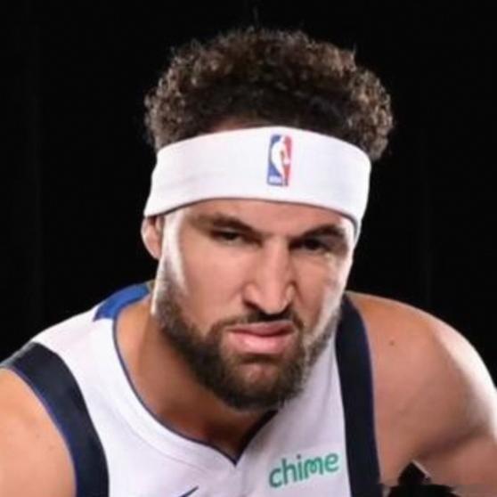 《克莱直言哈登再敢说也带不来冠军，因多年被视为出色得分手与进攻者的他靠换队无果，