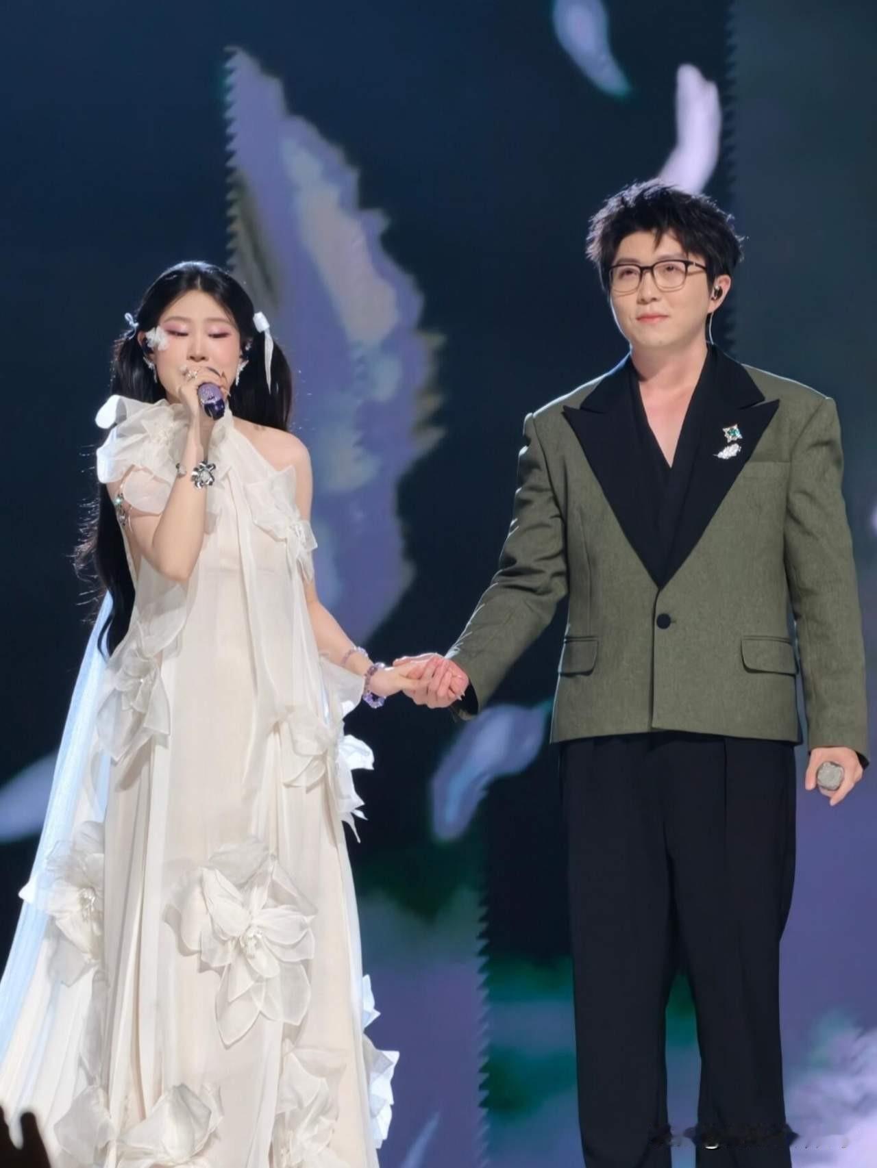 小沈阳女儿沈佳润发文向毛不易道歉！
昨晚，才出道不久的沈佳润登上跨年晚会的舞台，