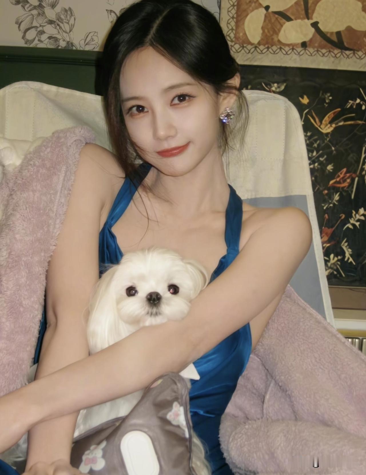 娱乐圈寒冬
很多人都没剧可拍了
可李一桐的资源还是不错的，这也跟目前大环境有关，