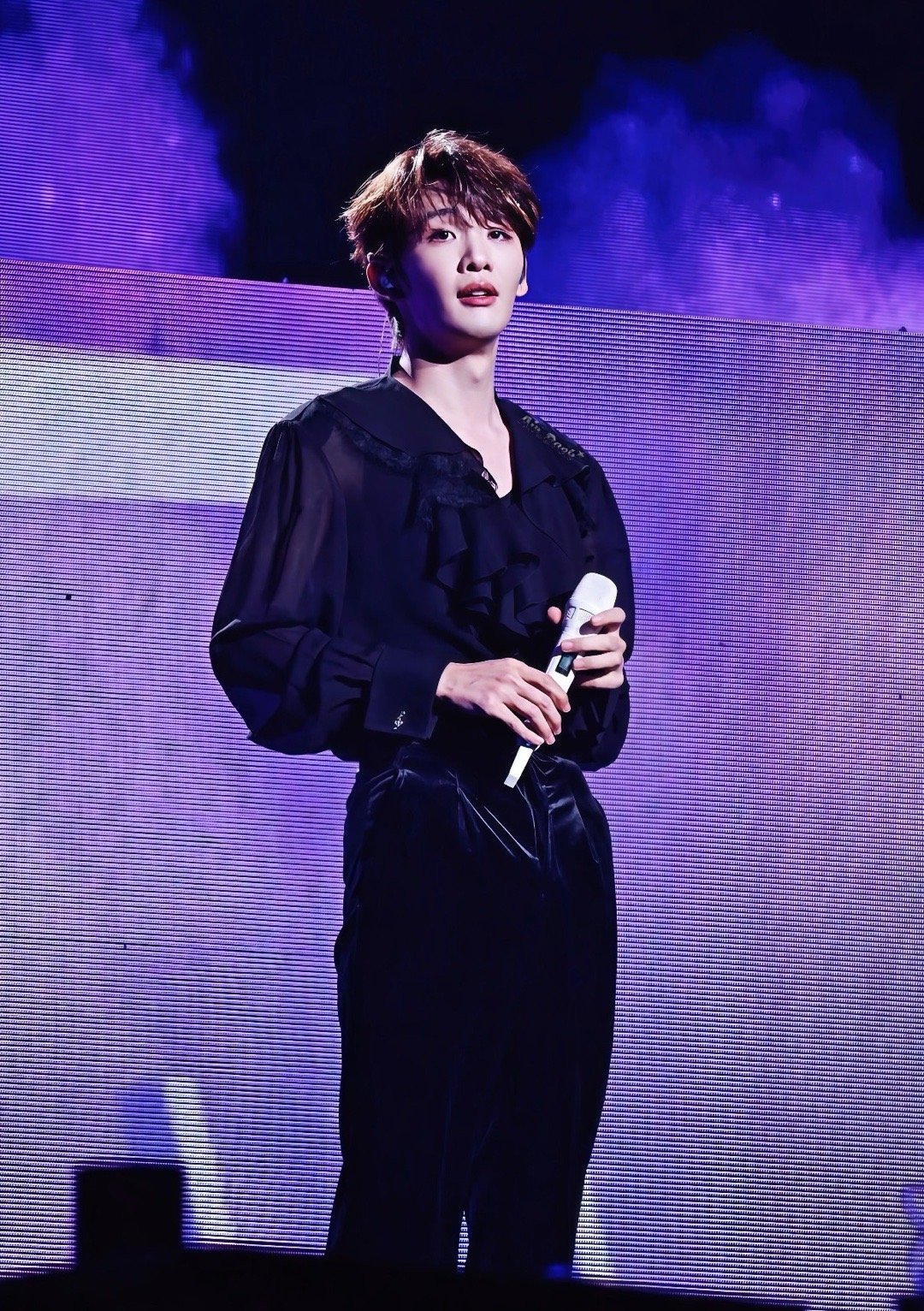 王赫野官宣首个海外演唱会 华流出海，实力领航。王赫野用扎实的唱功和真挚的音乐态度