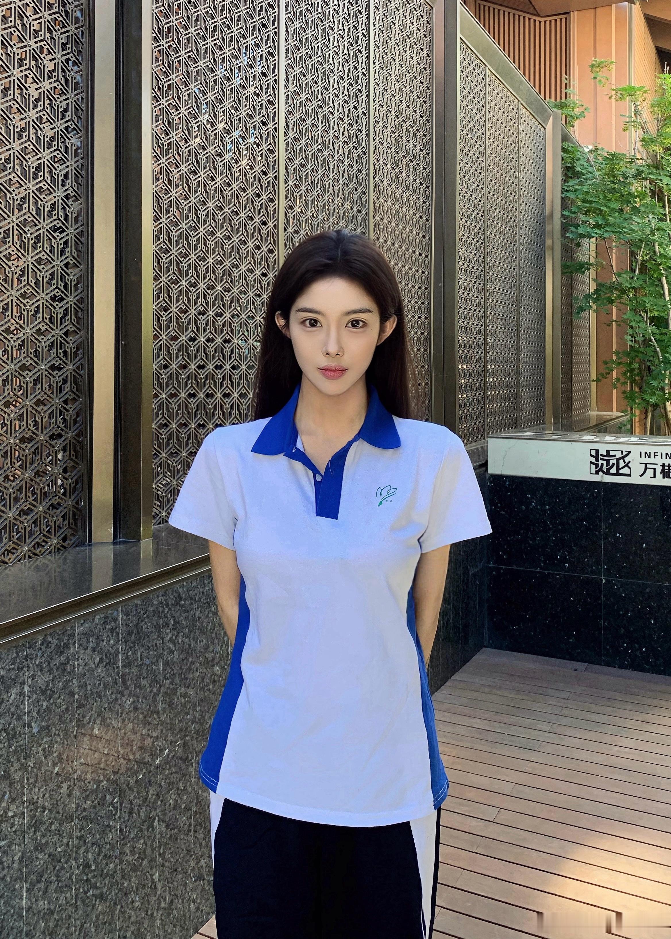 扮演女高 
