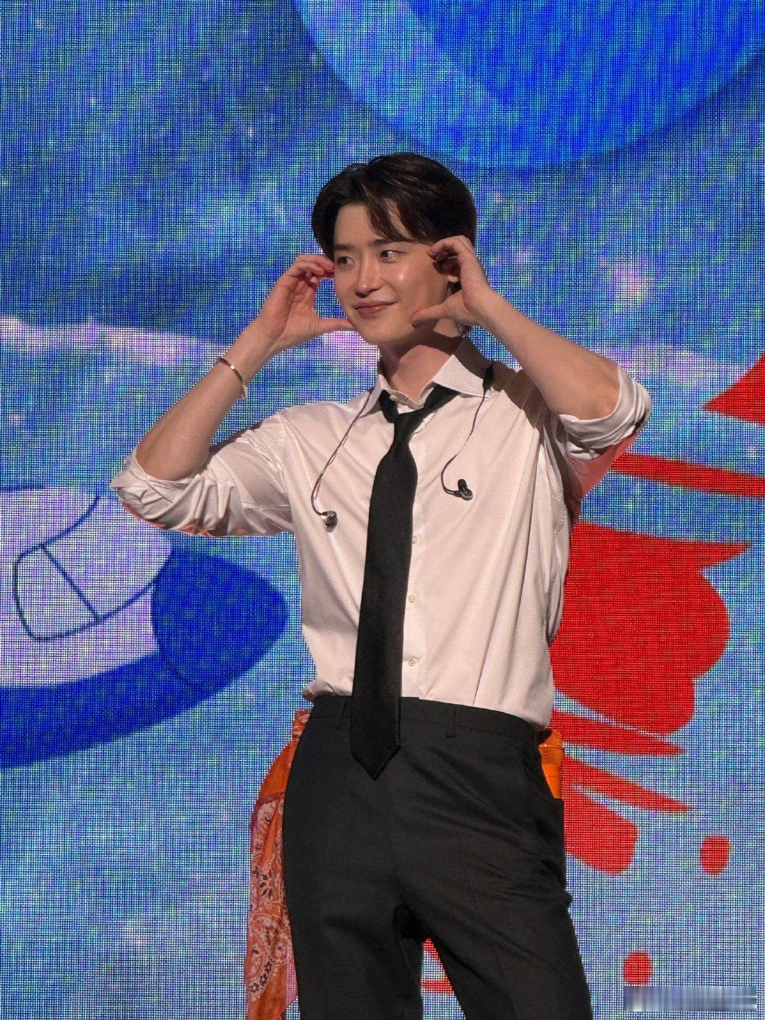 IU李钟硕 夫妻相 IU 李钟硕近期见面会太甜了！笑起来都一个样，这就是传说中的