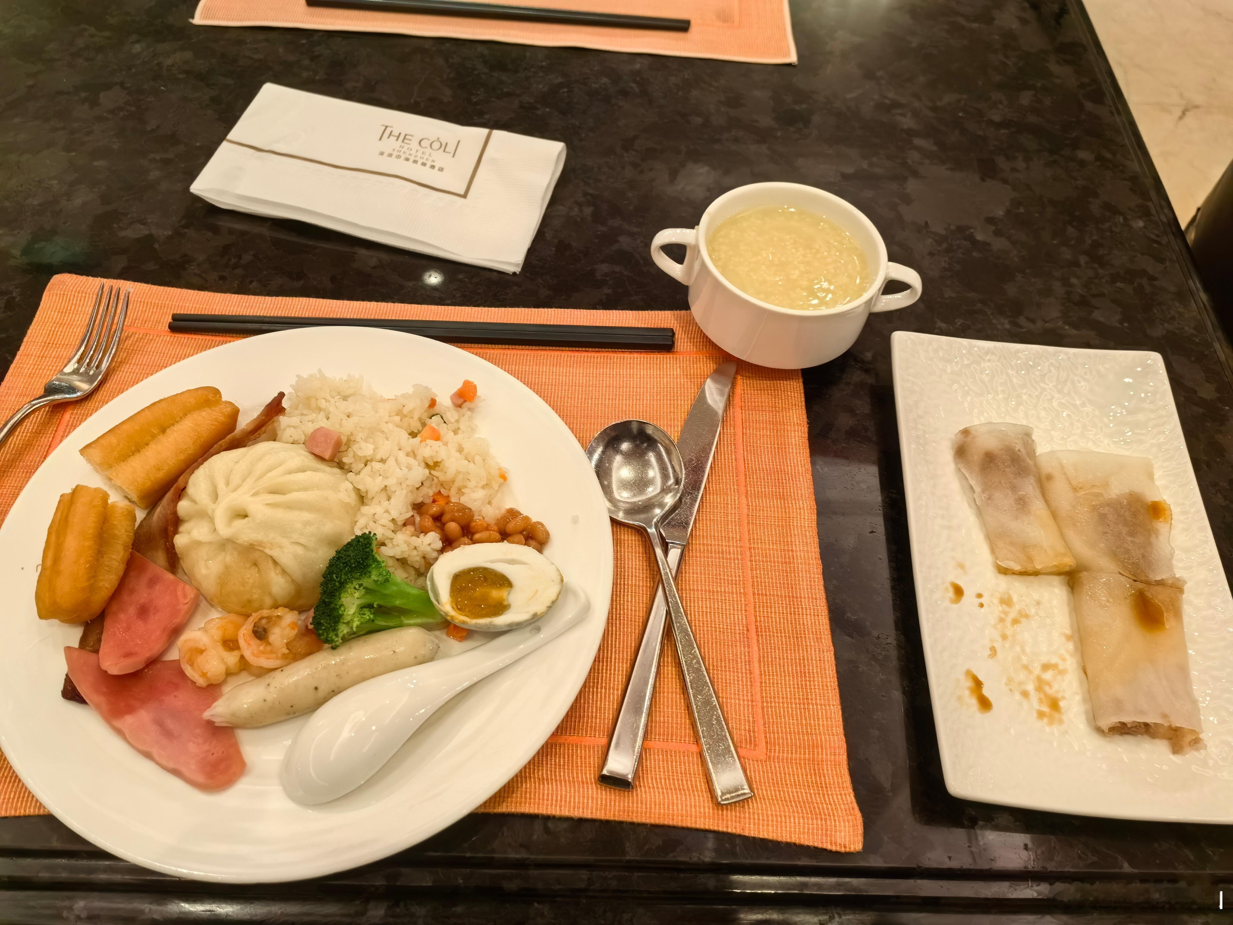 早呀老铁们。难得吃一次早饭，还是因为早起参加活动。这个广东肠粉味道挺不错的哈哈。