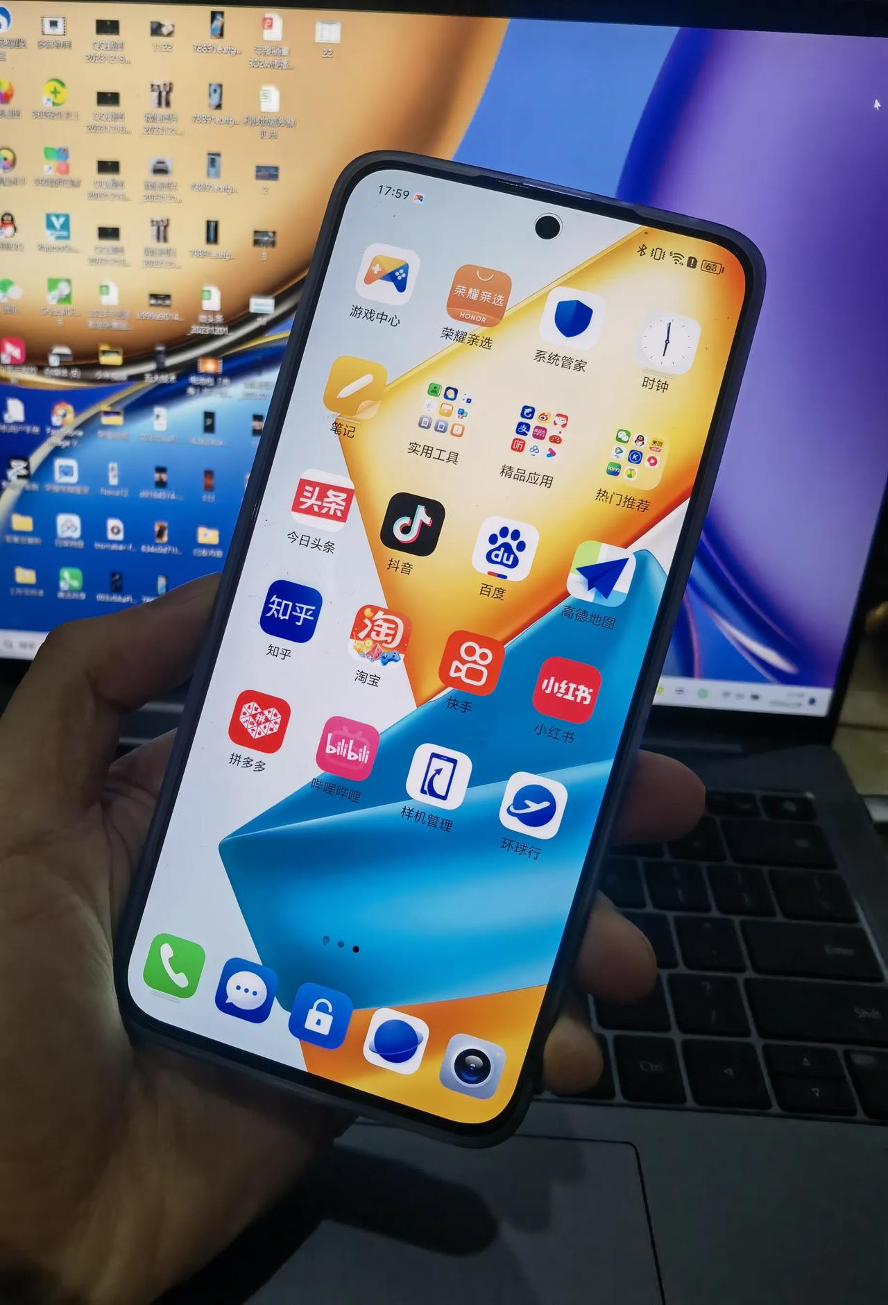 我用了荣耀90 GT一段时间，有三项优点和一项缺点不吐不快。

第一，关于屏幕的