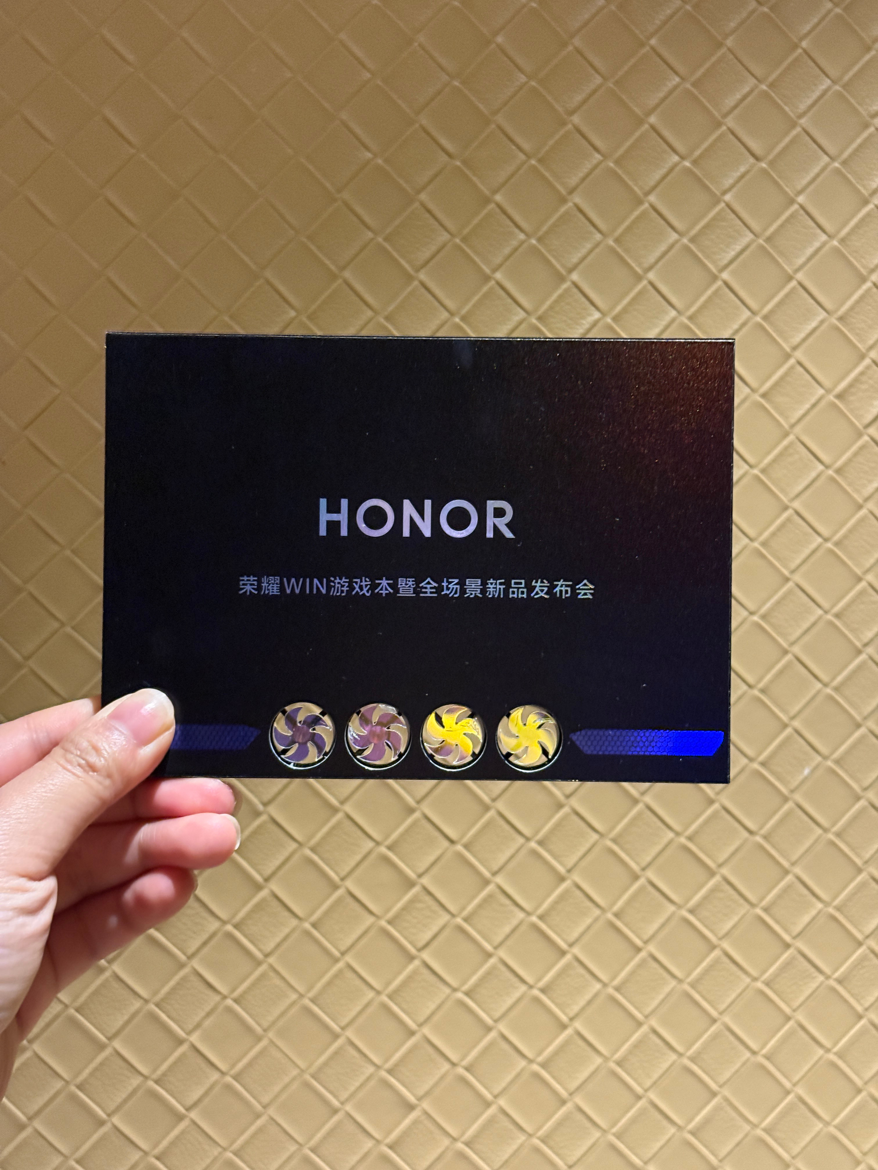 荣耀WIN游戏本，明天见！ 