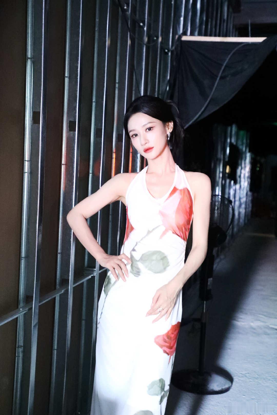 范玮琪让女性温柔具象化了乘风2026范玮琪腼腆内敛的范范难得情绪汹涌，一心为宣林
