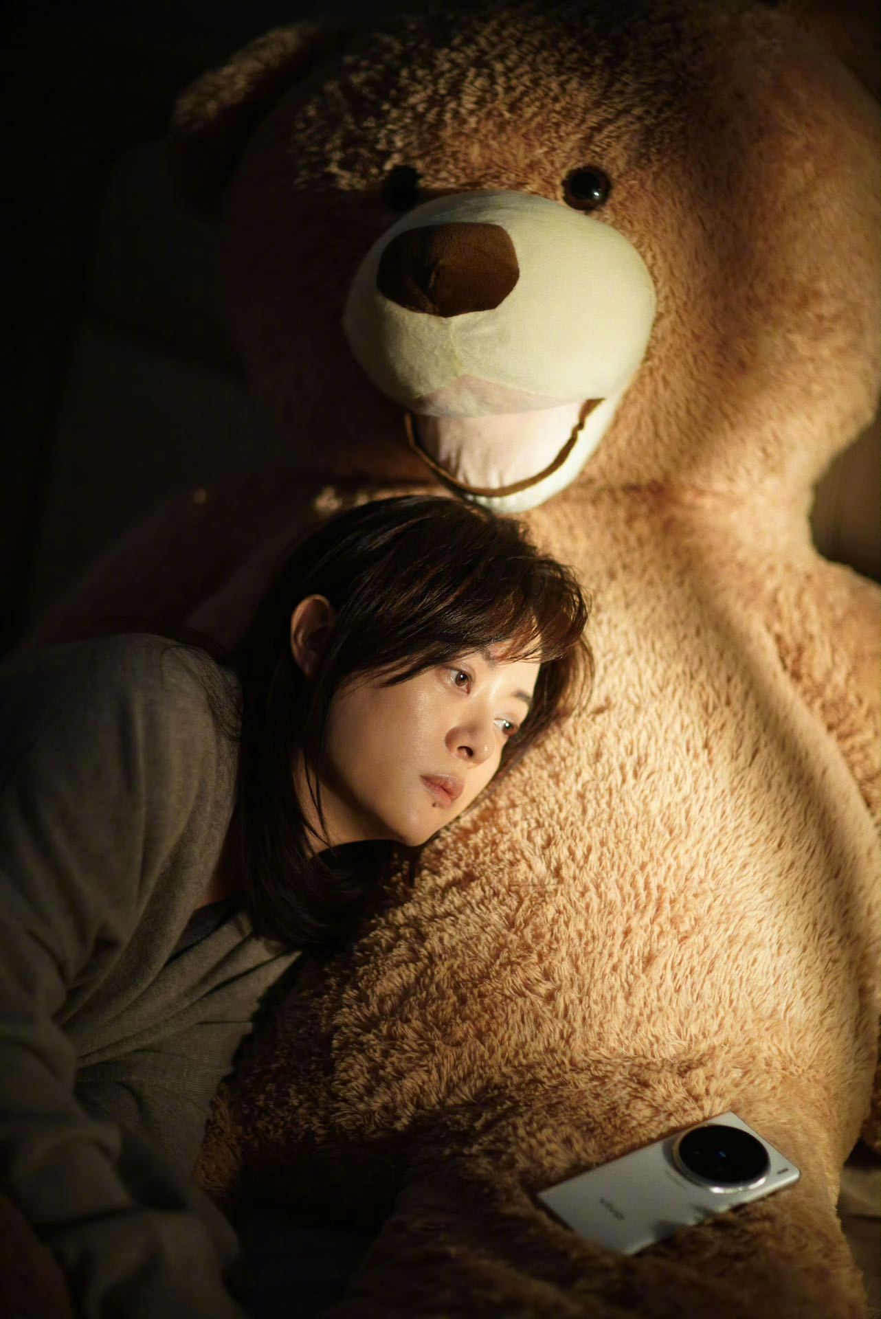 孙俪一支笔考清华 孙俪那是演戏吗？那是把自己扎进角色里“死磕”。情绪虚脱也要立住