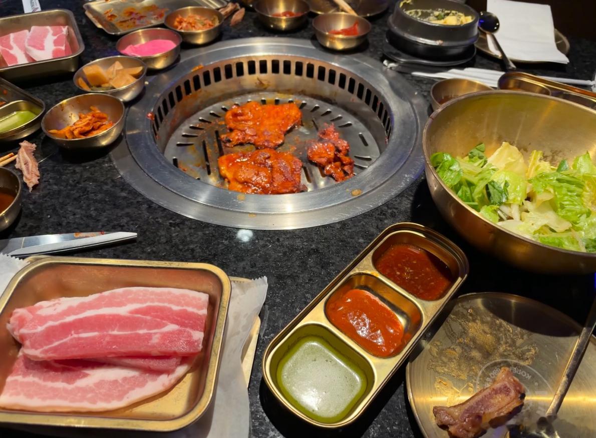 JackeyLove到美国的第一餐来咯，和兄弟们吃了烤肉，吃完好好休息调整下时差