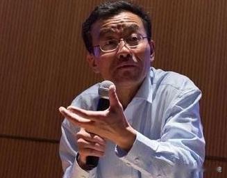 复旦大学教授王德峰他说：“我们再次出现了如孙中山当年说的‘一盘散沙的中国人’的局