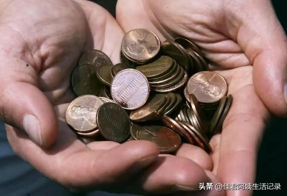 现在美国政府的帐算的是真细呀！
今年2月份，美国总统特朗普就下令，让别再铸新一美