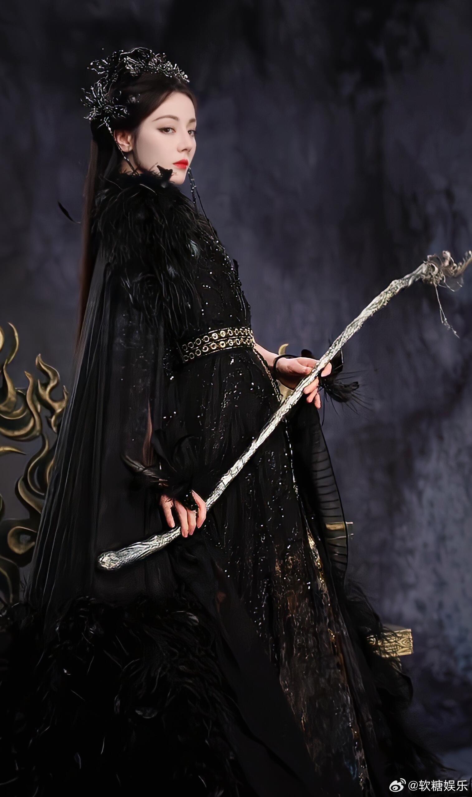 迪丽热巴贺思慕主导者人设迪丽热巴贺思慕好爽的边界感 贺思慕这种女主太稀缺了，不矫