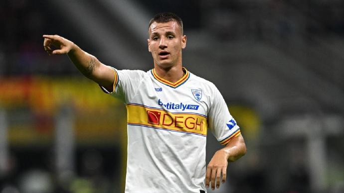 【卡马尔达伤病】
莫雷托说，
“卡马尔达缺席了今日莱切对阵帕尔马的比赛。他的肩部