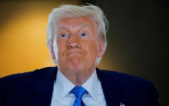 美媒今晨哀叹美国正在变成无耻的“暴徒国家”！
北京时间15号凌晨，美国纽约有个大