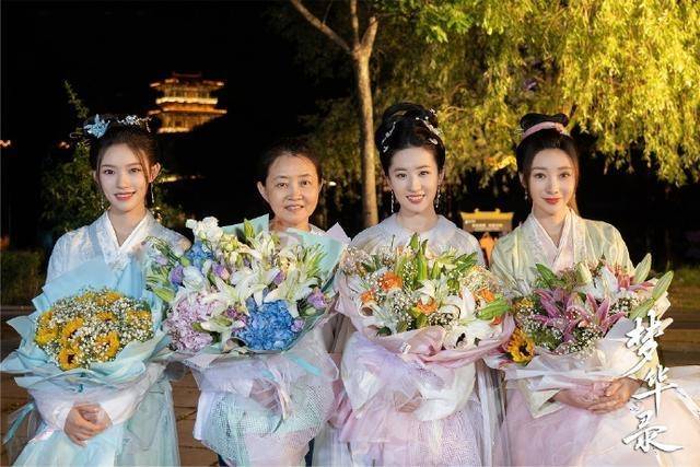 周星驰选人眼光还是很高的，林允的合照没想到有点东西啊 ​​​