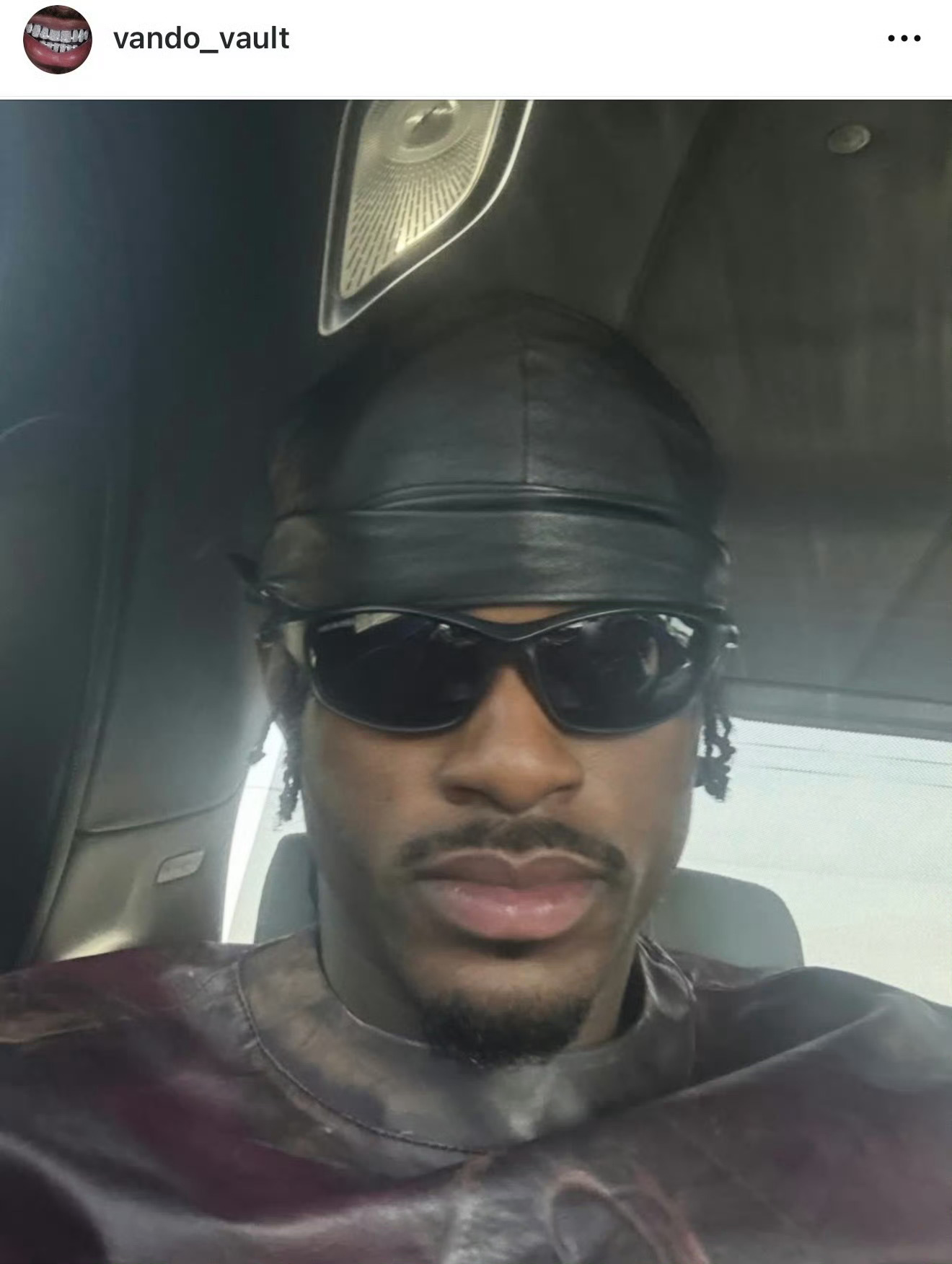 NBA 狄龙在被雷问到他认为哪个NBA球员最笨时说道——“我随便说一个。说实话，