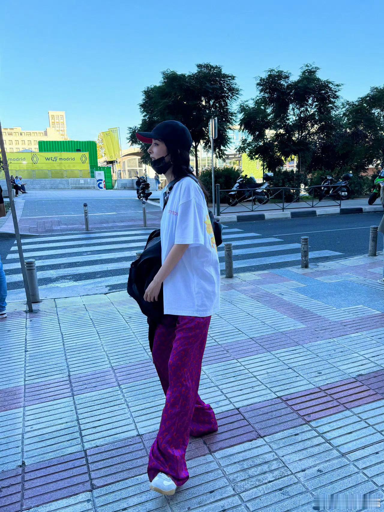 杨幂的穿搭功力恐怕在我之上穿搭这一块杨幂已然了如指掌每次看我幂的新造型都忍不住感