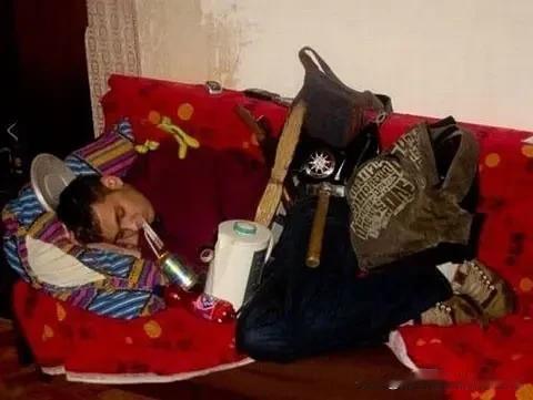 我那40岁的同事，把一手好牌打得稀烂
 
前几天在小区门口的小超市，撞见了以前的