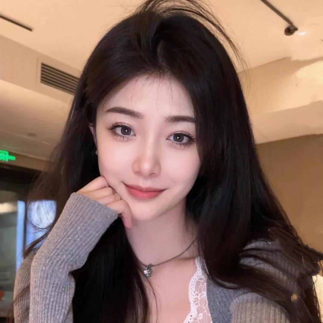 温柔甜美的微笑，自然妆容，简约时尚穿搭温柔甜美风妆容 元气甜妹妆容 甜美元气妆容