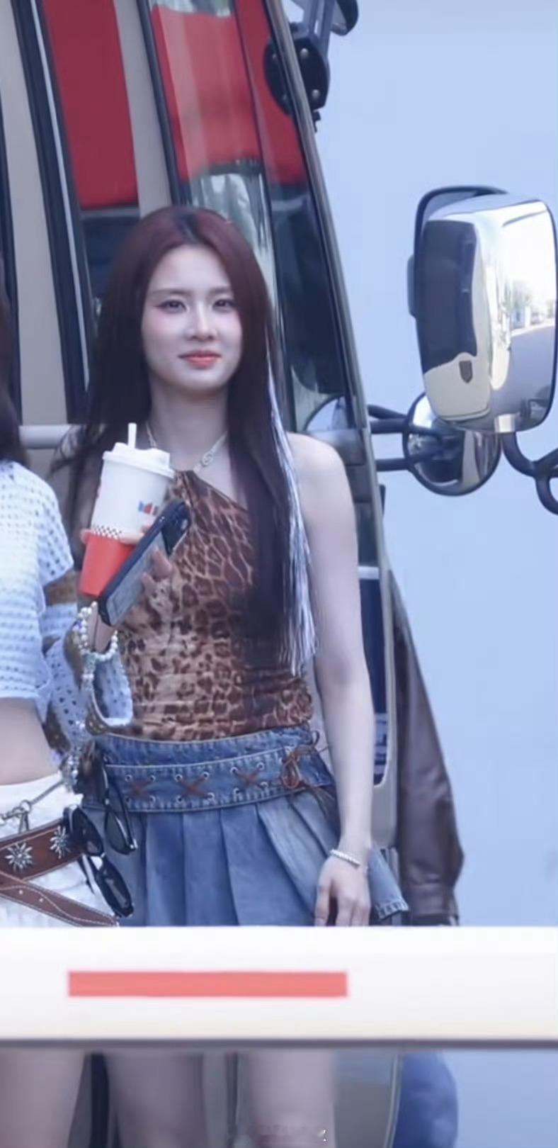 张慧雯清唱好听谢娜说张慧雯知道跑调已经是进步了张慧雯清唱特别好听！ 