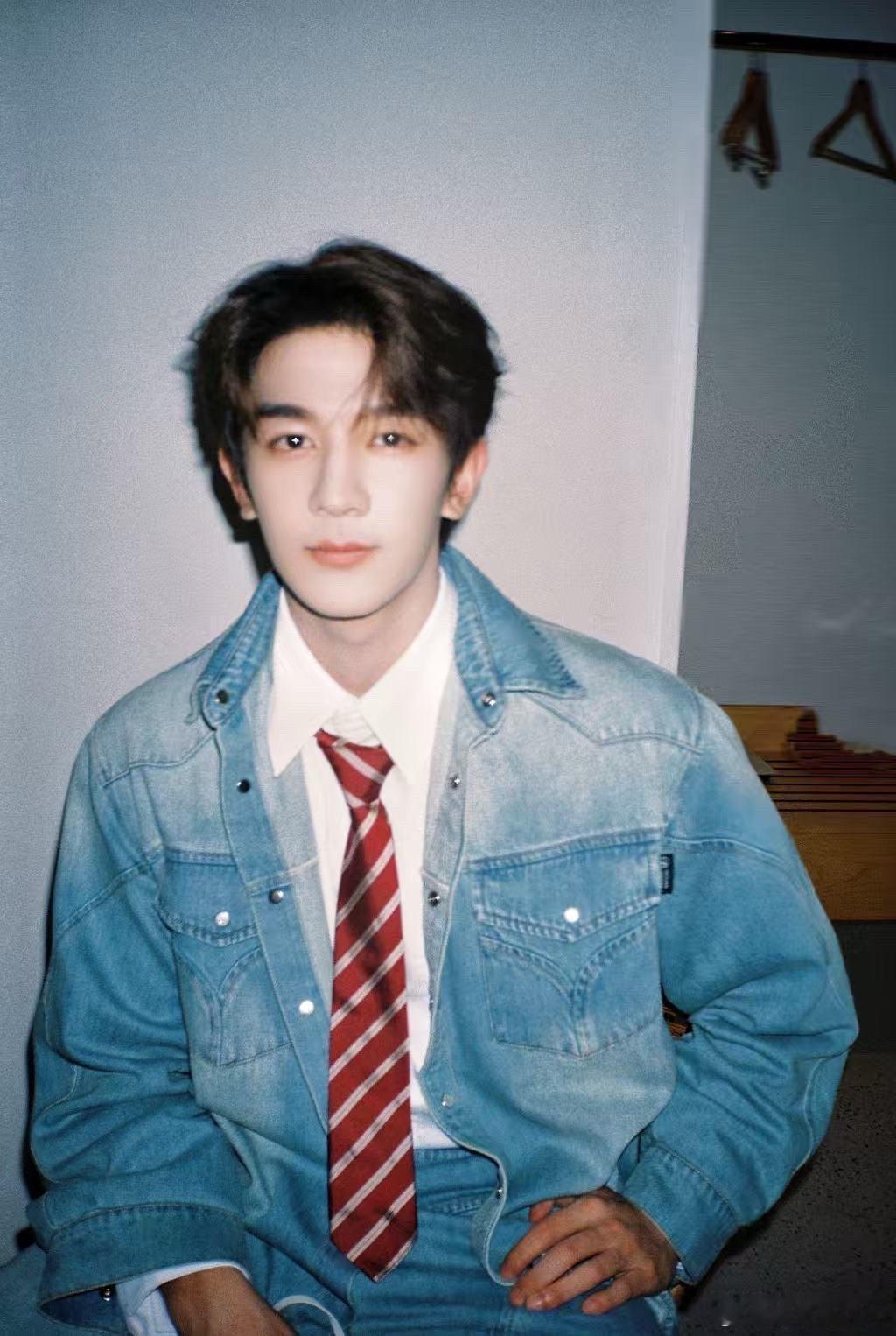 我家那小子陪你过大年我家那小子 过大年必备节目这不就来了！那小子们陪大家一起过，