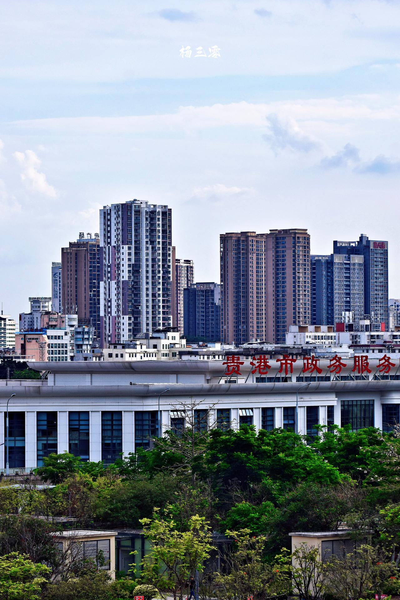 吾悦楼上看贵港，高楼平地起，都市的气质！