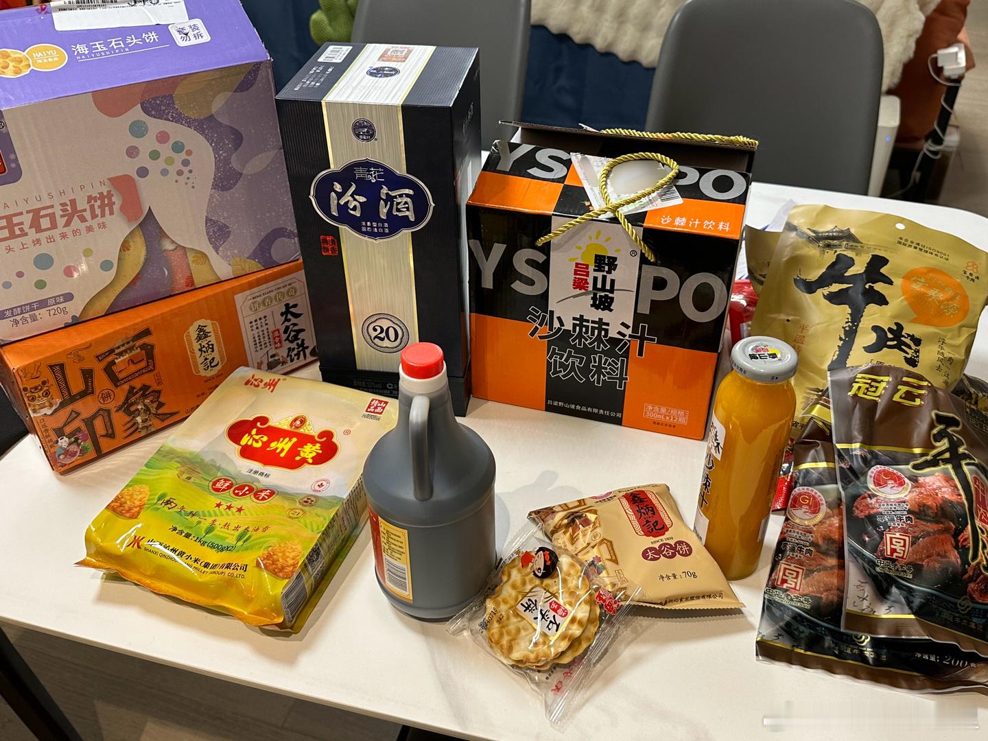 有山西姐妹的结果就是，我随口提了下之前去她老家玩的时候尝过的小吃，然后她随便给我
