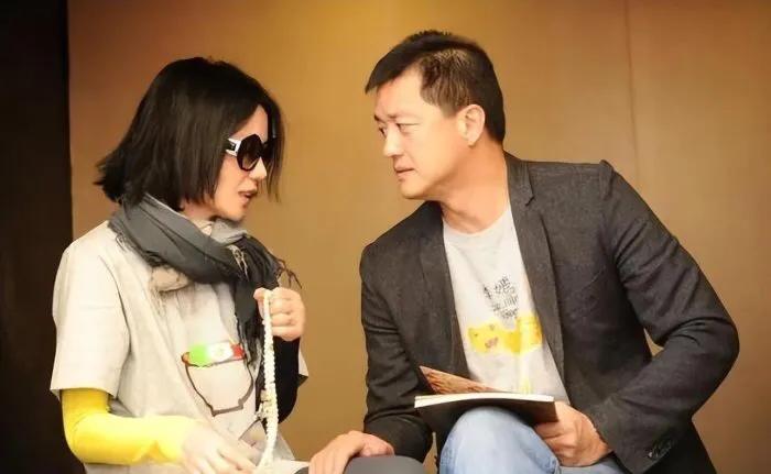 商场失败的李亚鹏，在情场上却是个一等一的高手！每一任的咖位都是顶级的存在！
从超