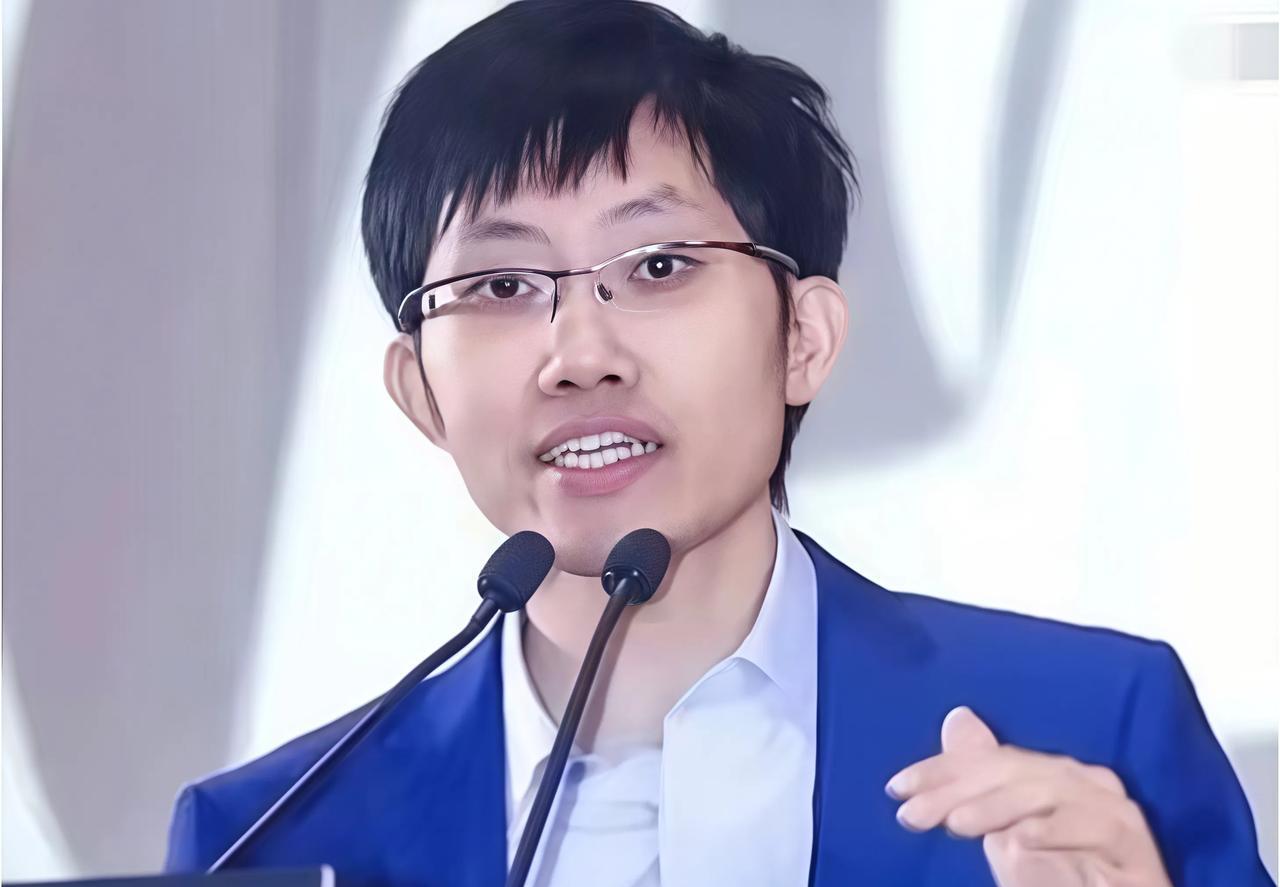 DeepSeek[超话]  凌晨三点，硅谷传来三条让人意想不到的消息：1.CIA